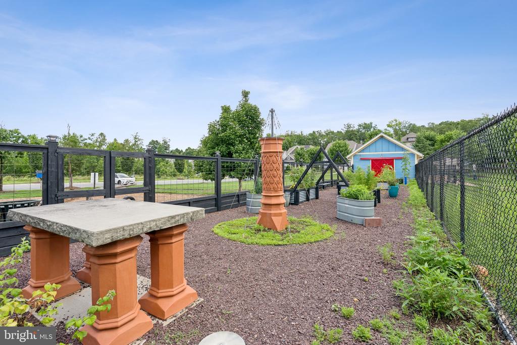 930 FORSYTHIA LANE