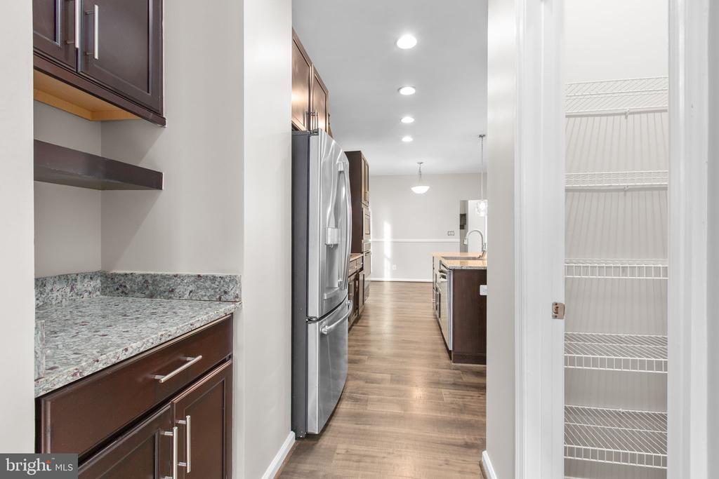 930 FORSYTHIA LANE