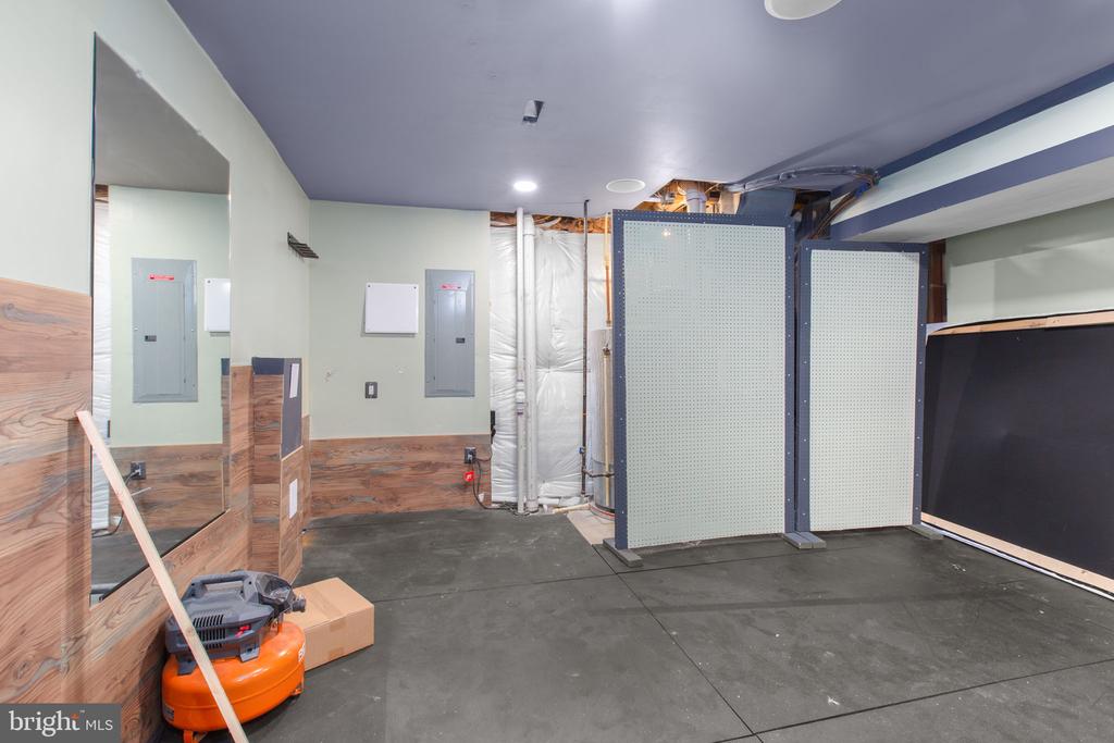 930 FORSYTHIA LANE