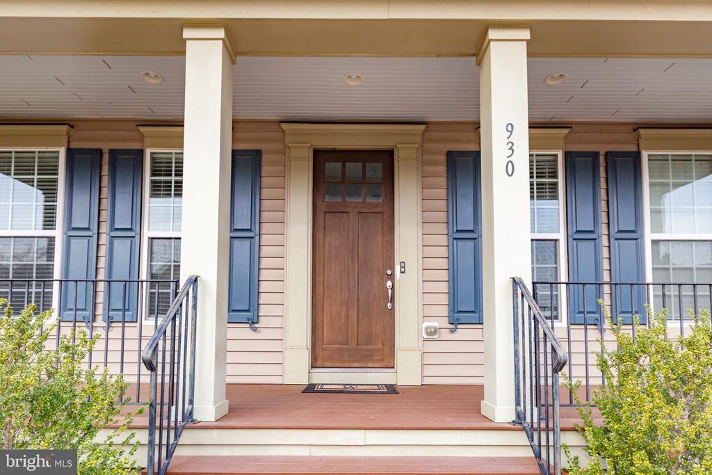 930 FORSYTHIA LANE