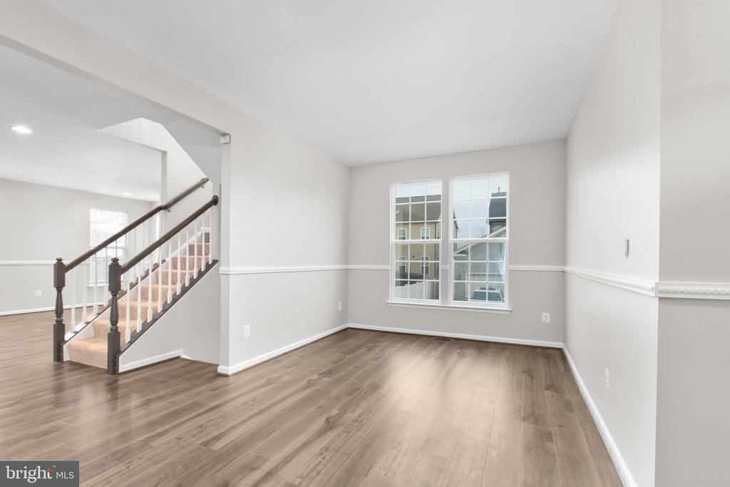 930 FORSYTHIA LANE