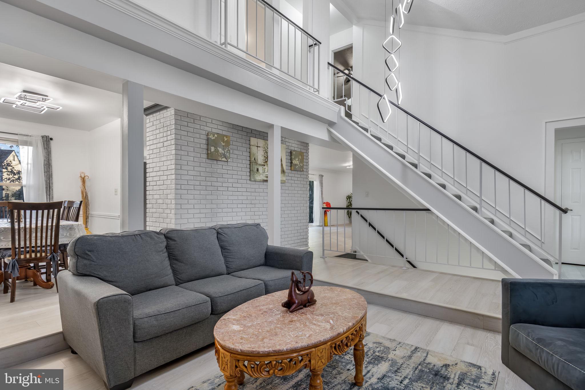 112 OAKWOOD DRIVE