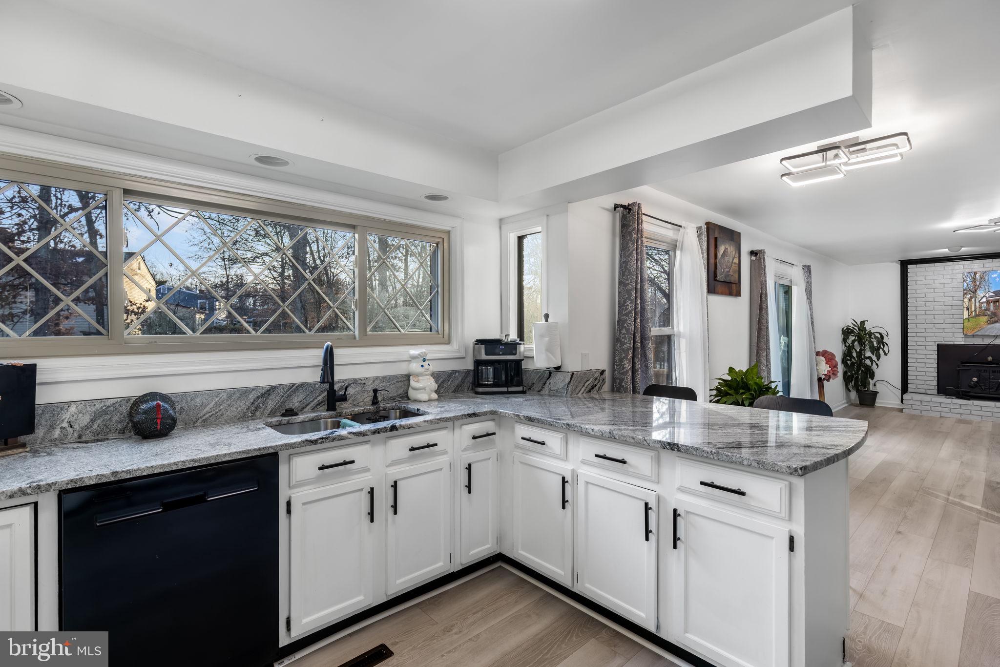 112 OAKWOOD DRIVE