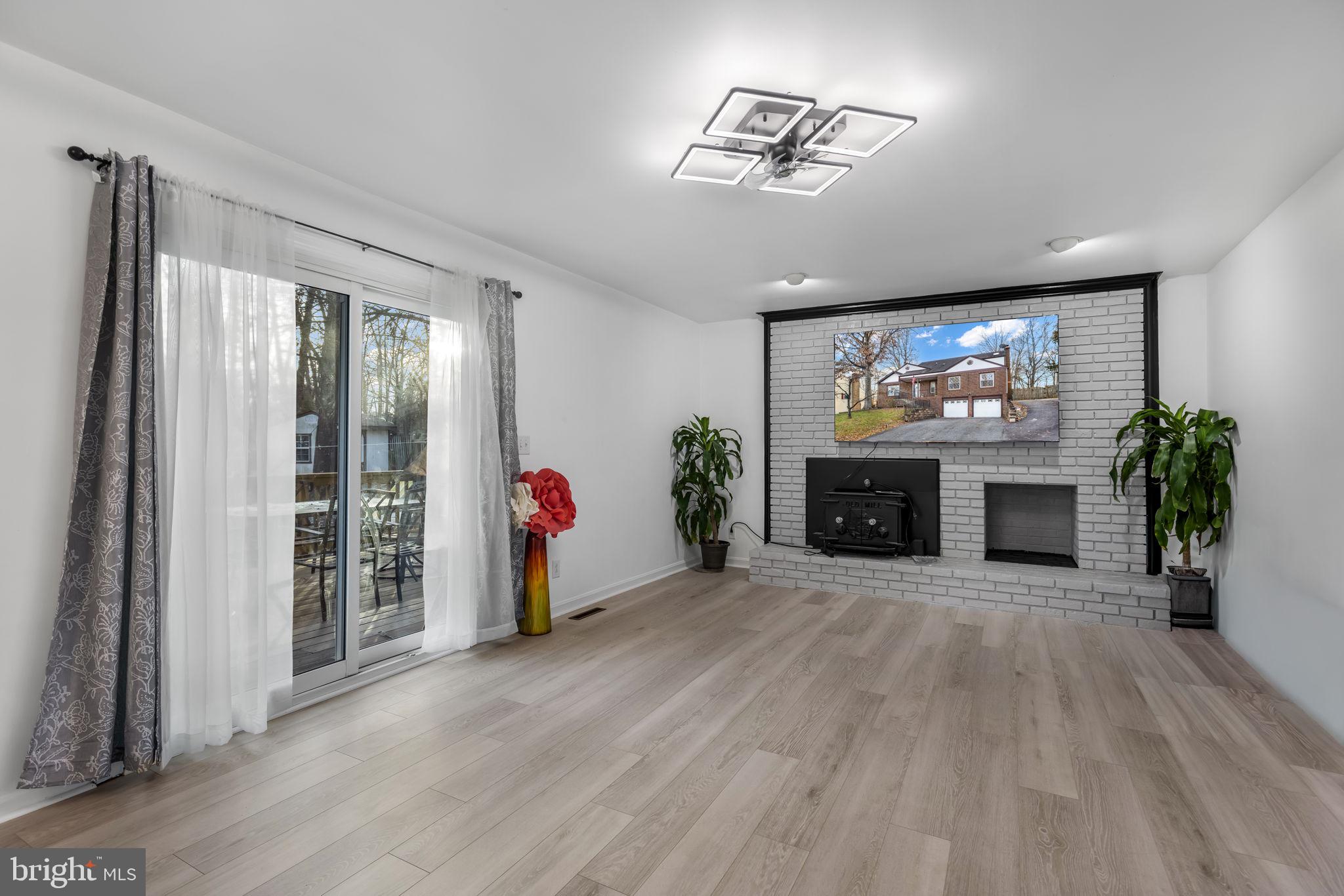 112 OAKWOOD DRIVE