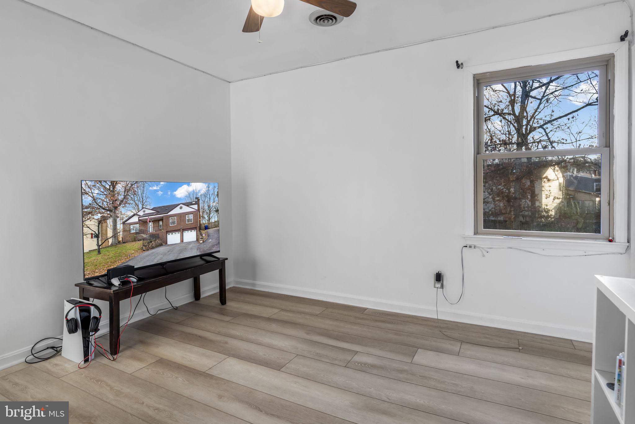 112 OAKWOOD DRIVE