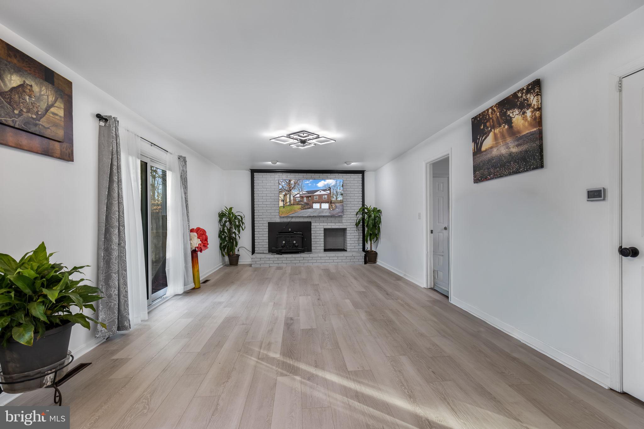 112 OAKWOOD DRIVE