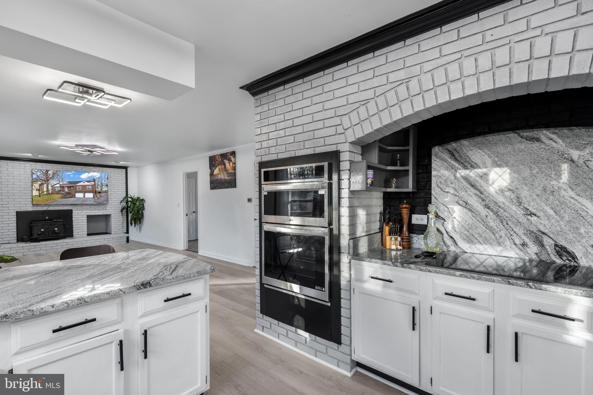 112 OAKWOOD DRIVE