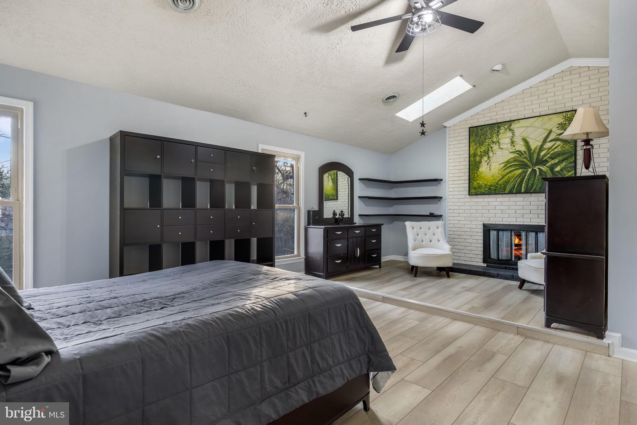 112 OAKWOOD DRIVE