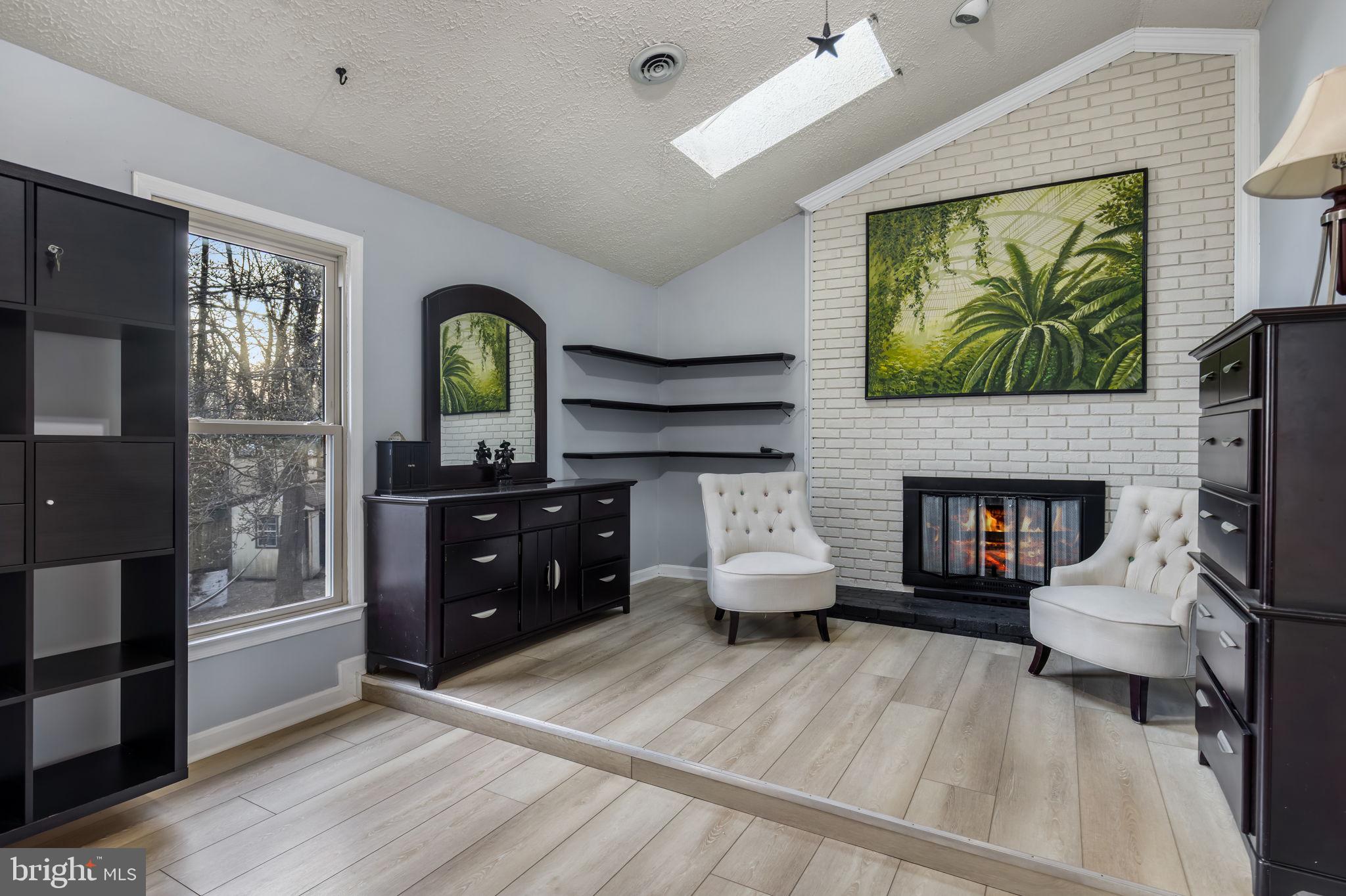 112 OAKWOOD DRIVE