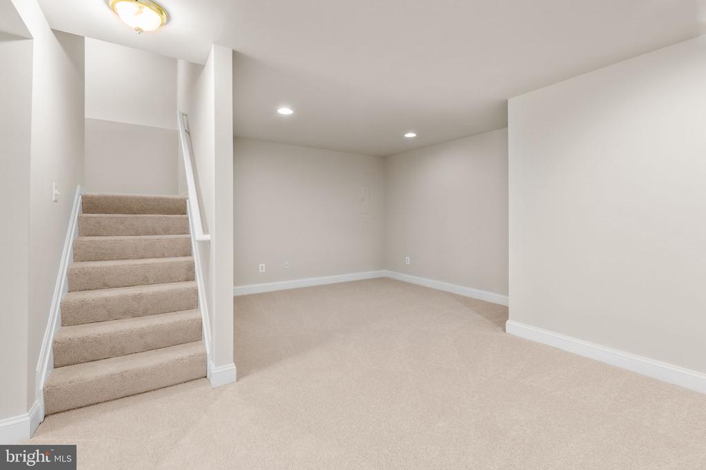 6 GLEN OAK ROAD