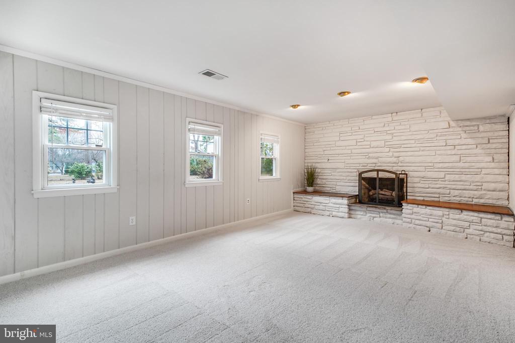 1035 AQUIA DRIVE