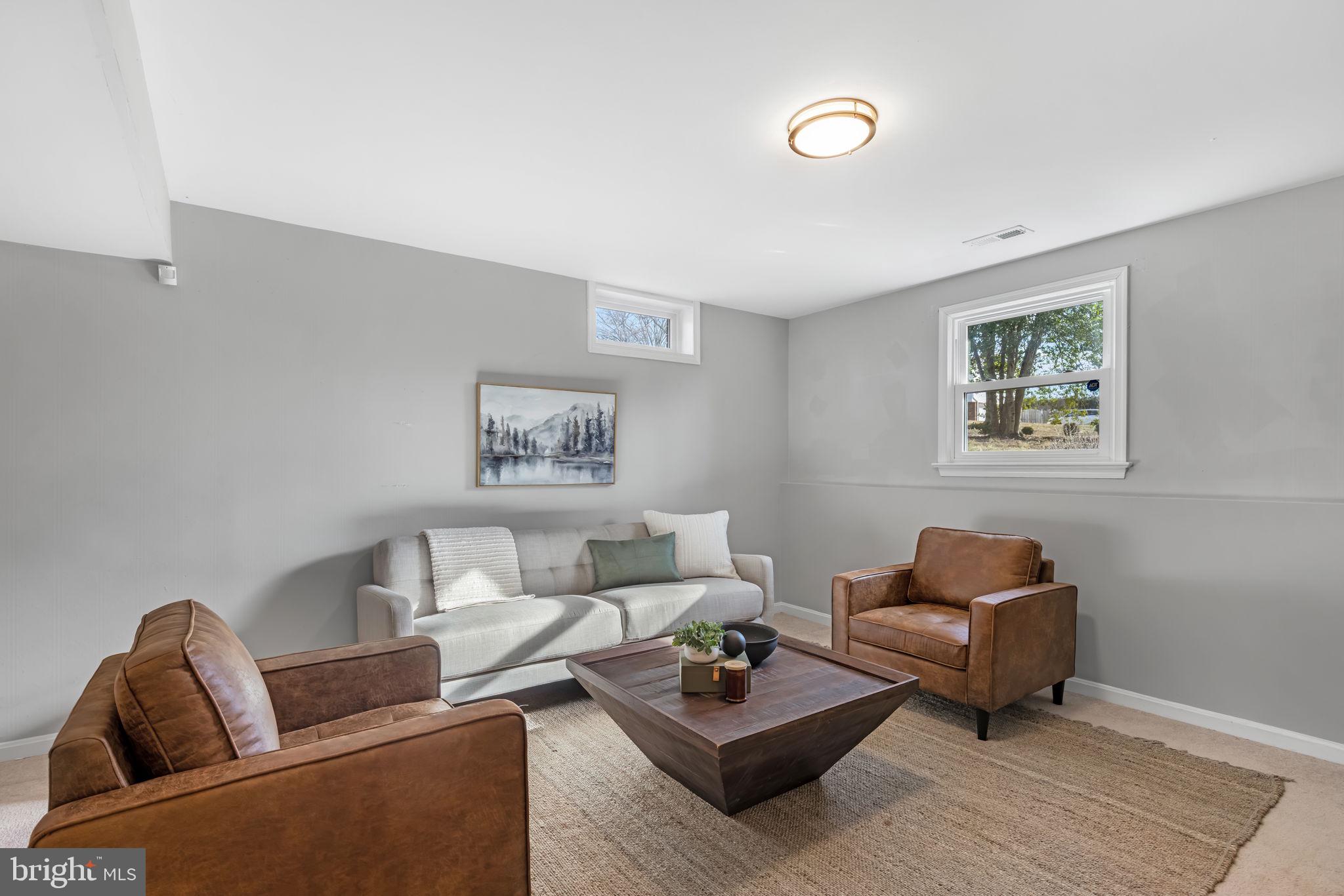 1703 SHERWOOD DR
