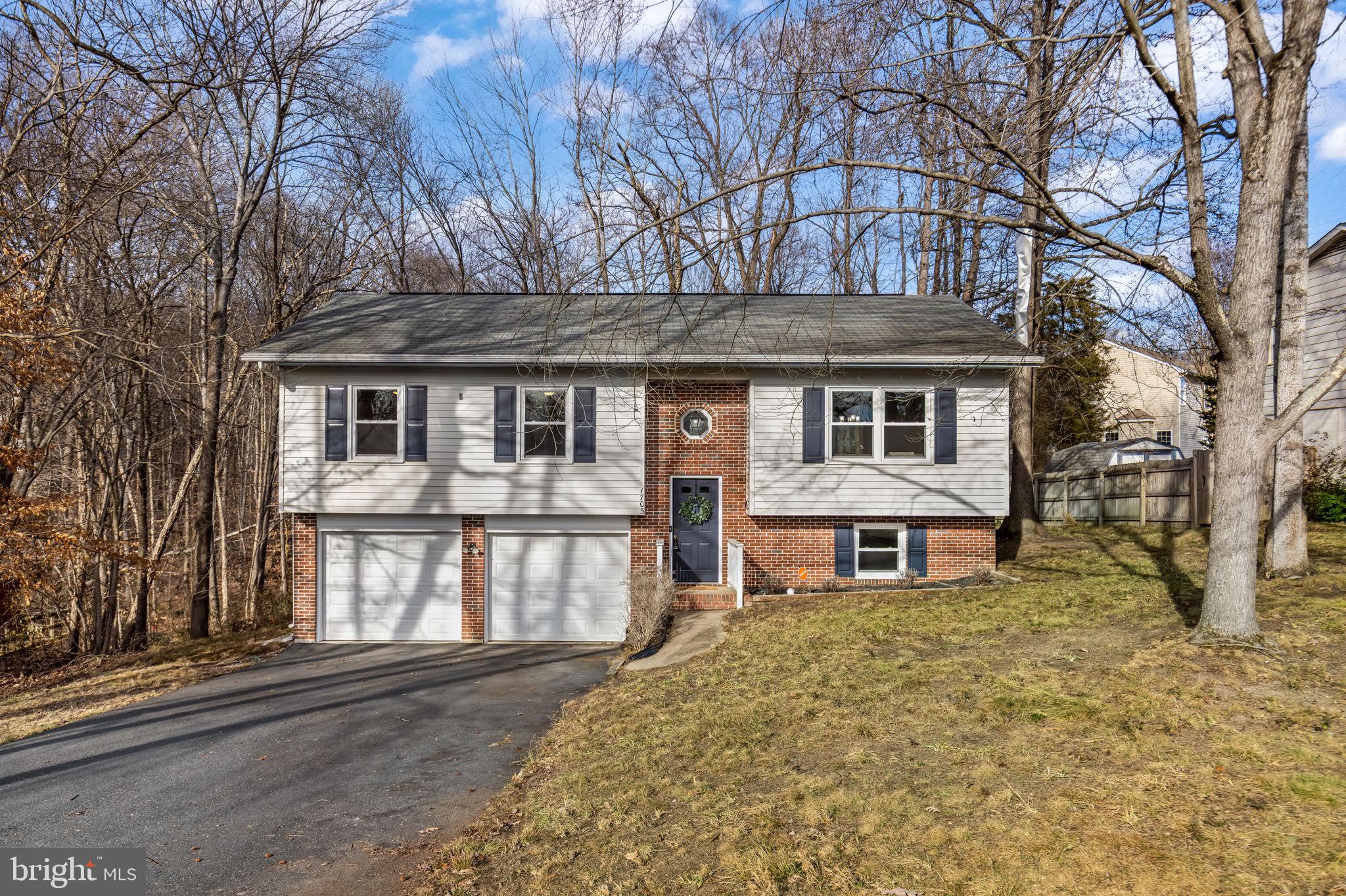 1703 SHERWOOD DR