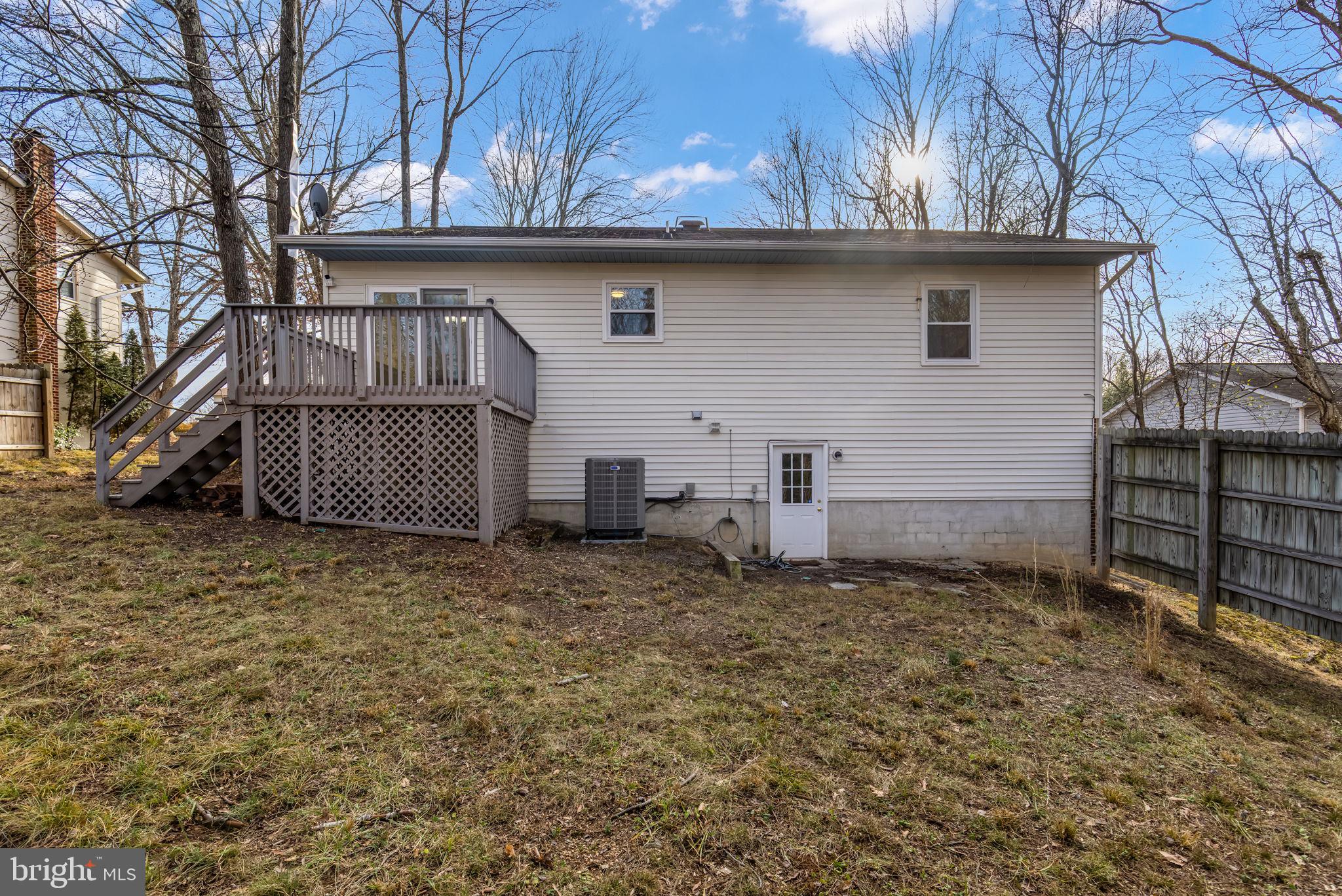 1703 SHERWOOD DR