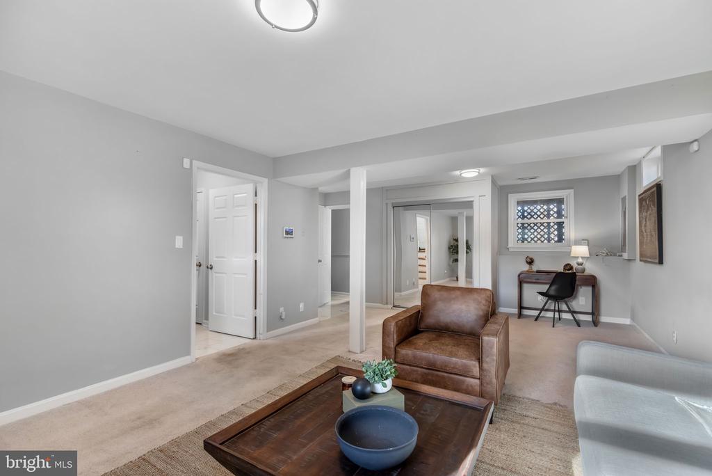 1703 SHERWOOD DR
