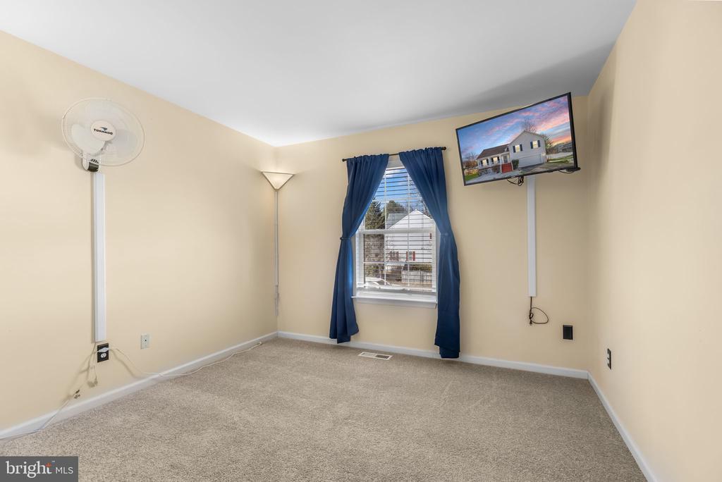 4 TAMERLANE DRIVE