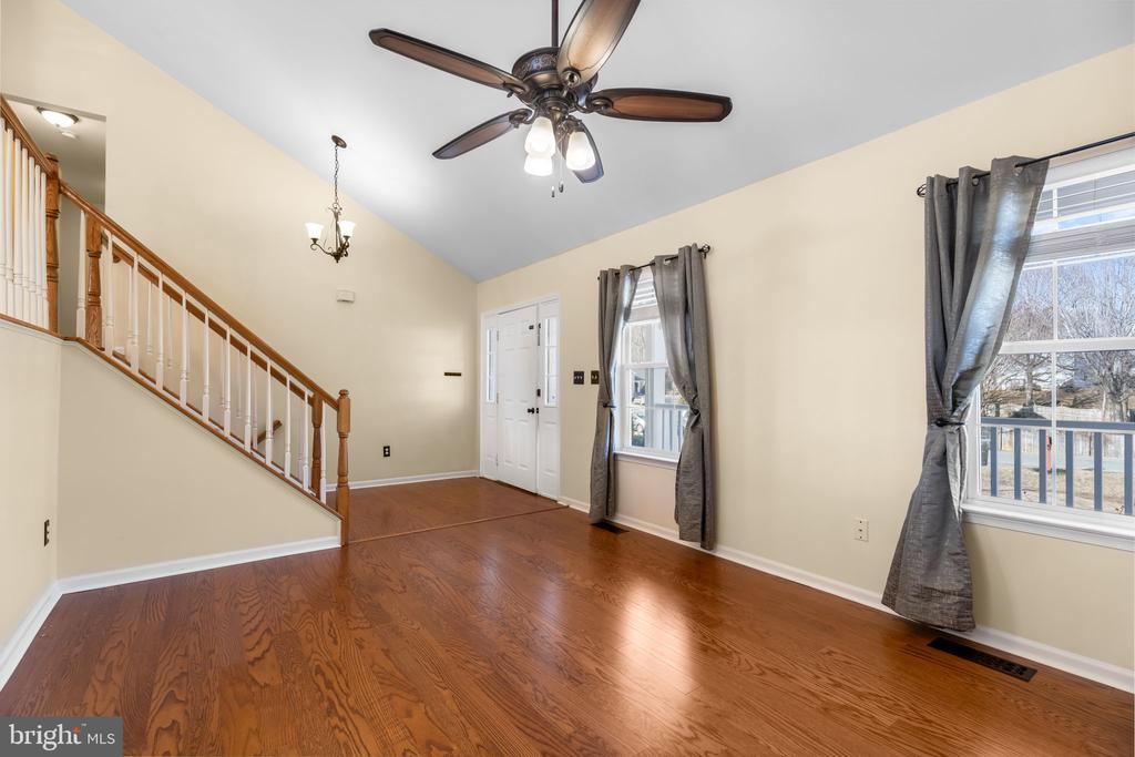 4 TAMERLANE DRIVE