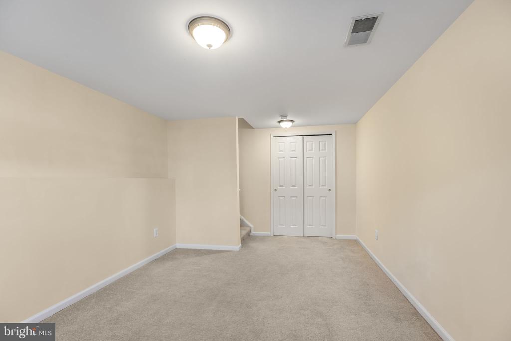 4 TAMERLANE DRIVE