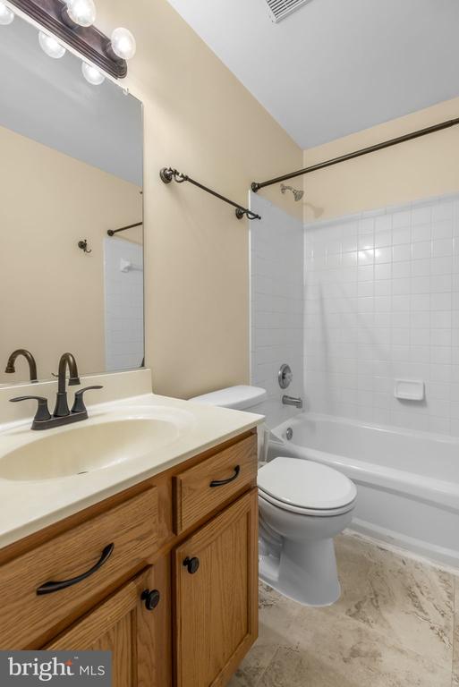 4 TAMERLANE DRIVE