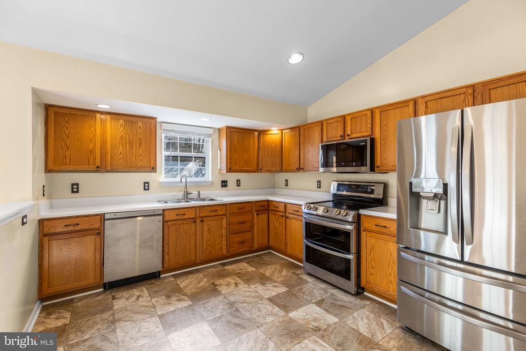 4 TAMERLANE DRIVE