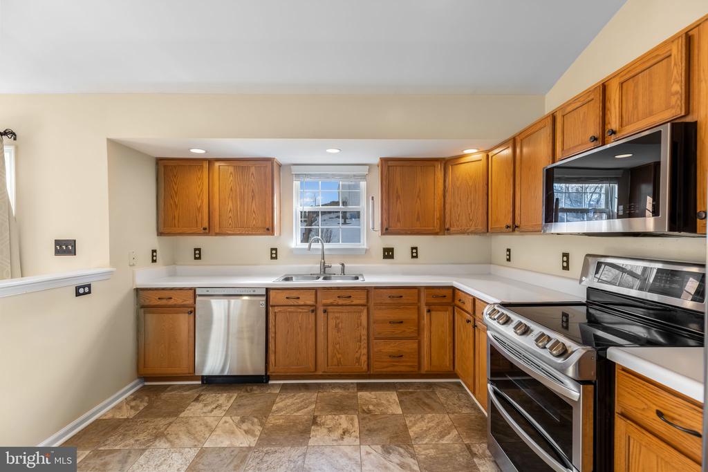 4 TAMERLANE DRIVE