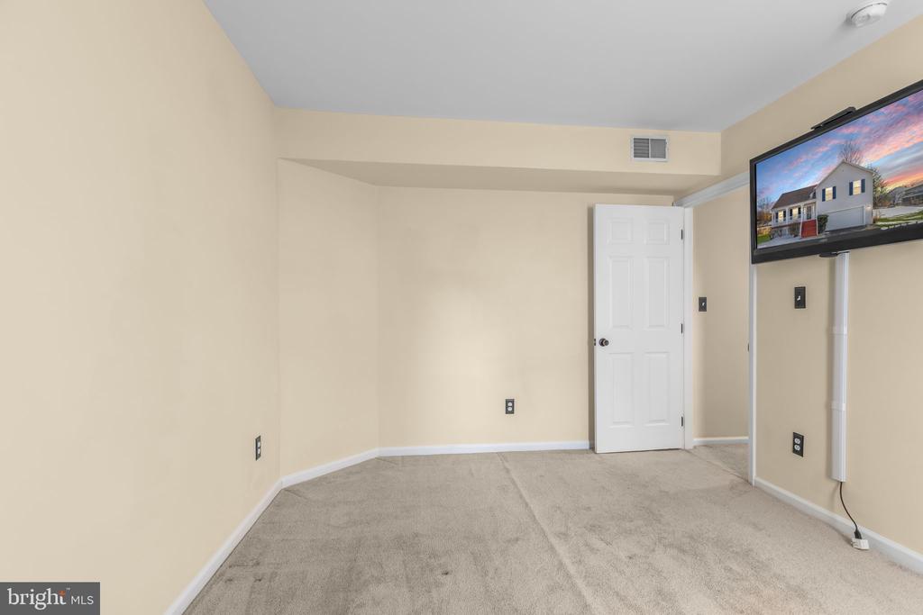 4 TAMERLANE DRIVE