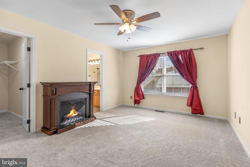 4 TAMERLANE DRIVE