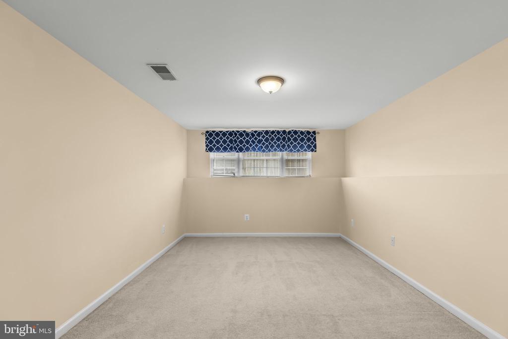 4 TAMERLANE DRIVE