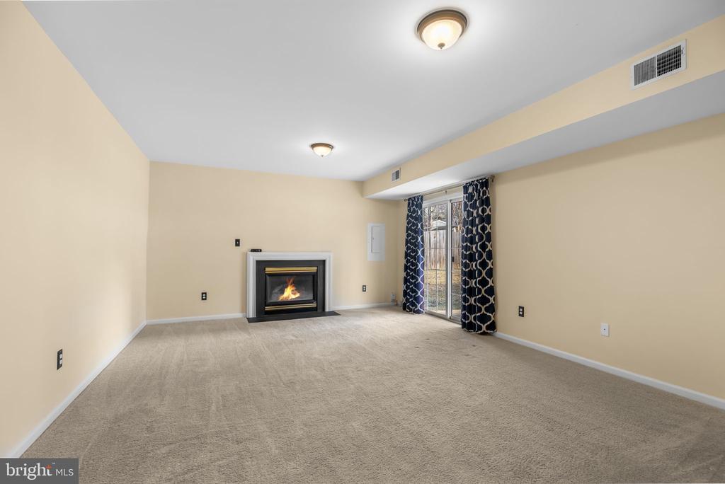 4 TAMERLANE DRIVE