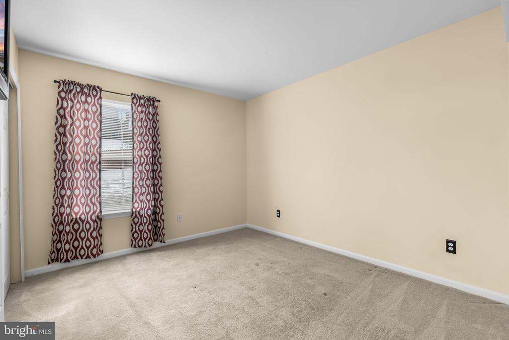 4 TAMERLANE DRIVE