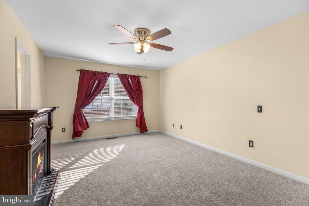 4 TAMERLANE DRIVE