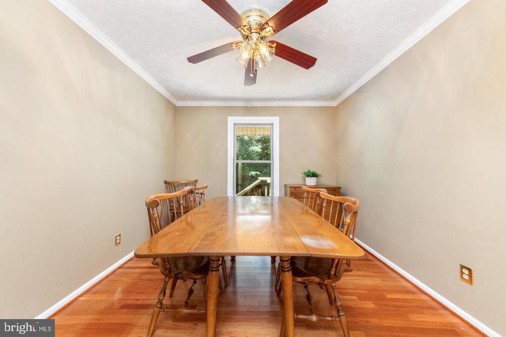 211 SLEEPY HOLLOW TRAIL