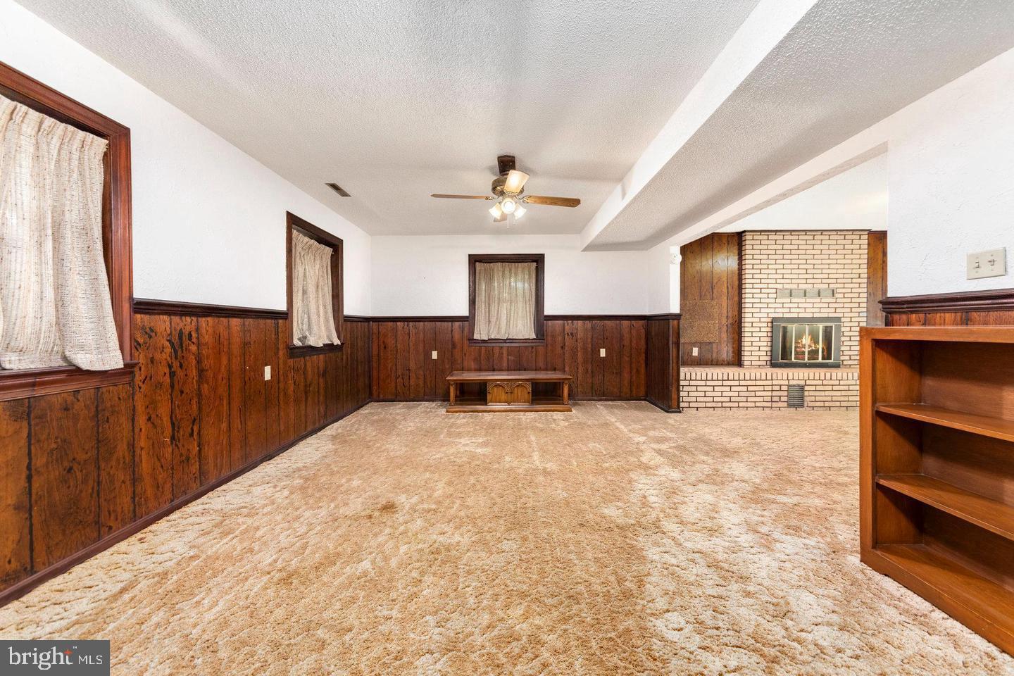 211 SLEEPY HOLLOW TRAIL