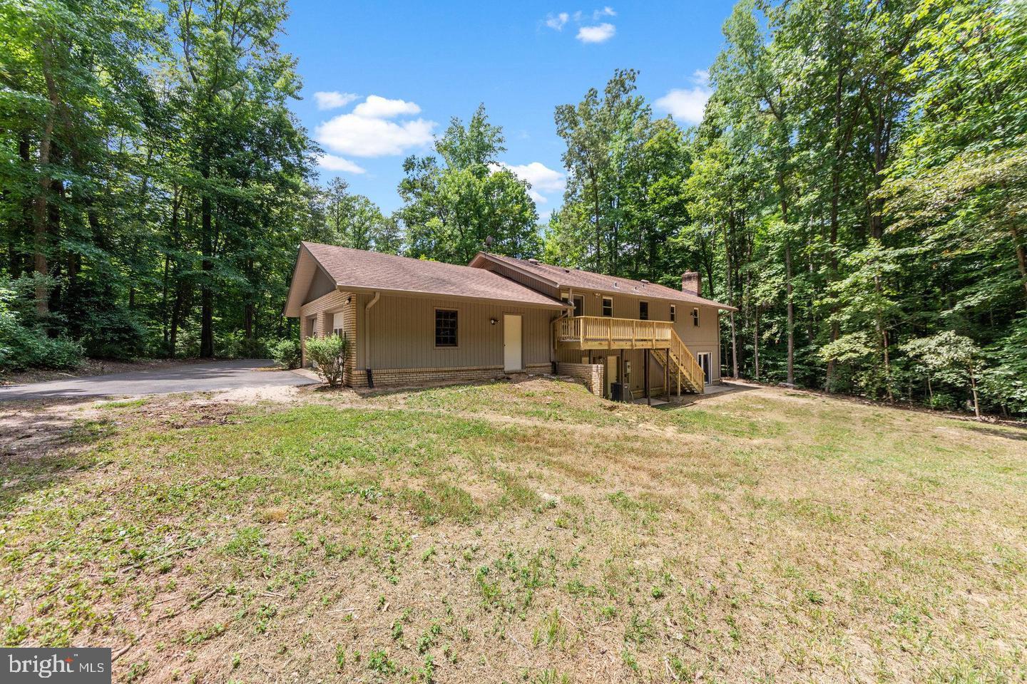 211 SLEEPY HOLLOW TRAIL