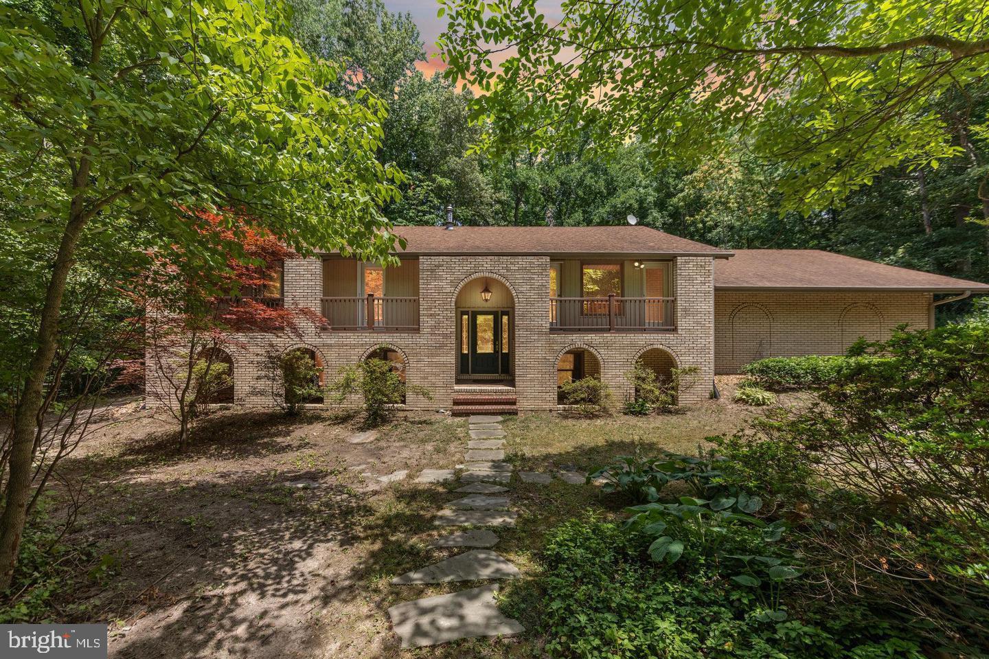 211 SLEEPY HOLLOW TRAIL