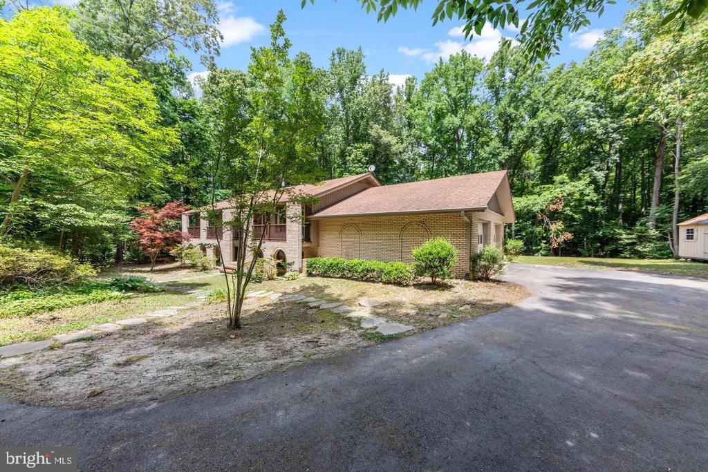 211 SLEEPY HOLLOW TRAIL