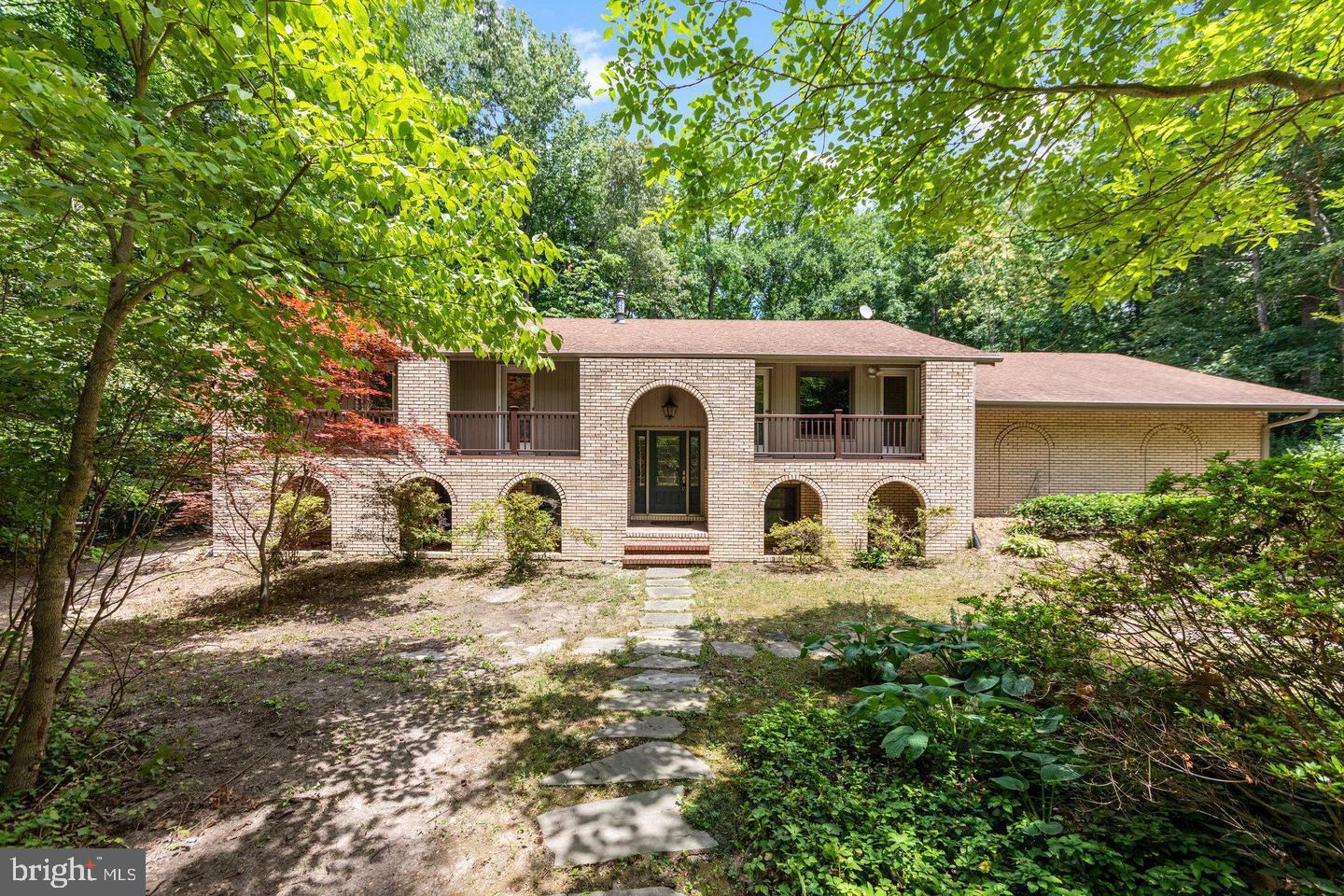 211 SLEEPY HOLLOW TRAIL