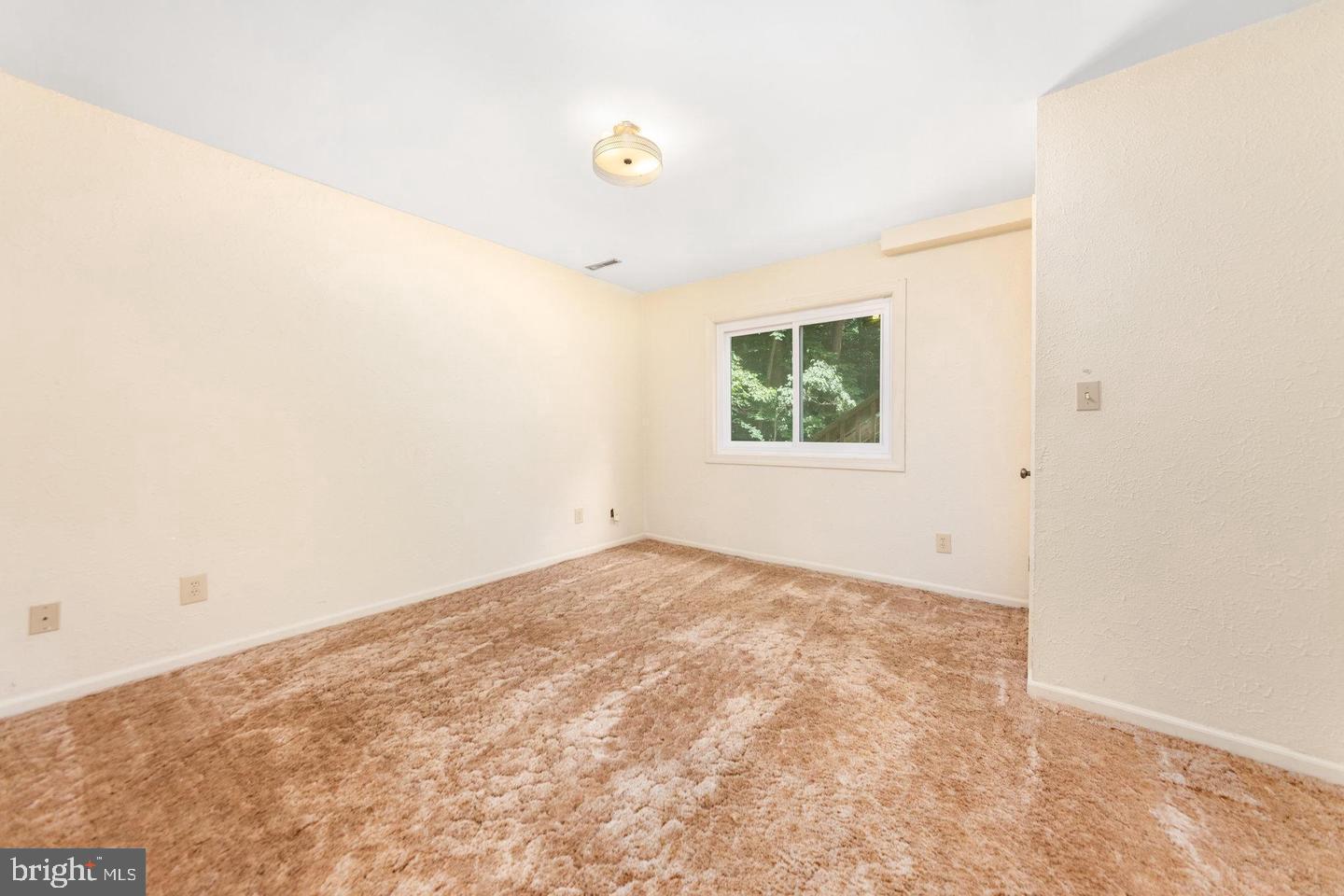 211 SLEEPY HOLLOW TRAIL