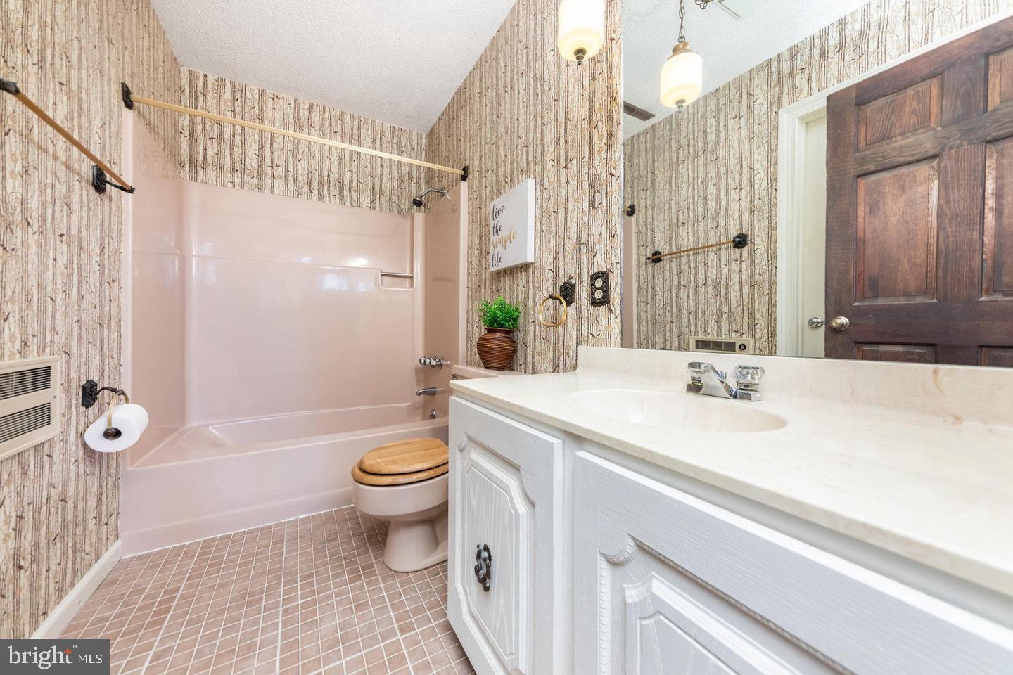 211 SLEEPY HOLLOW TRAIL