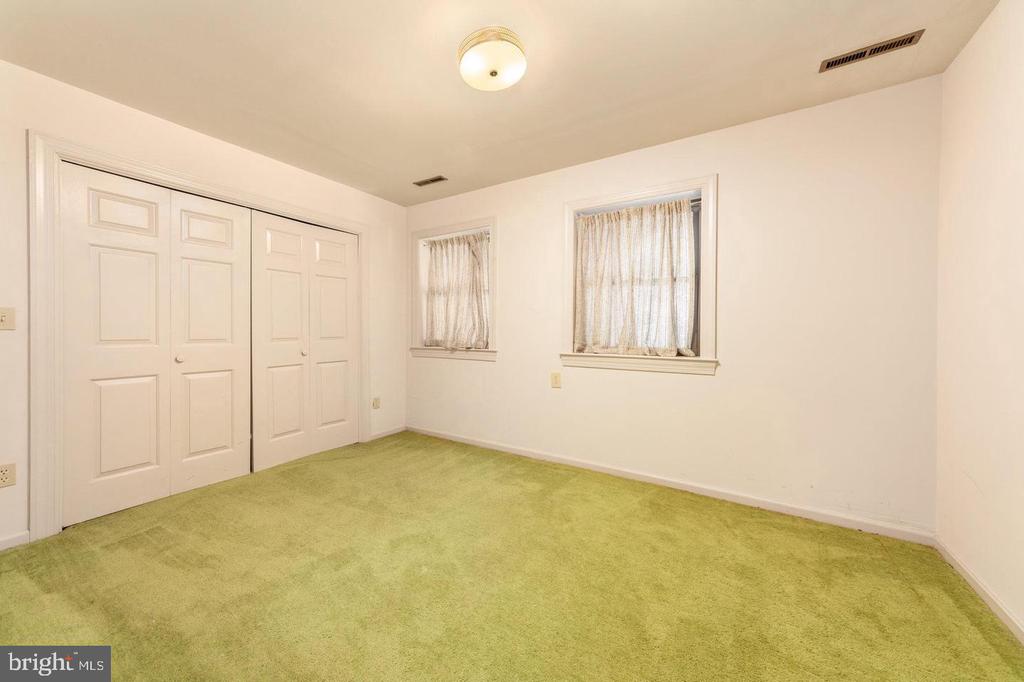 211 SLEEPY HOLLOW TRAIL