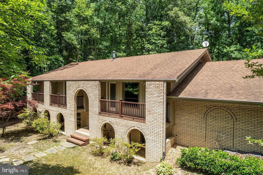 211 SLEEPY HOLLOW TRAIL