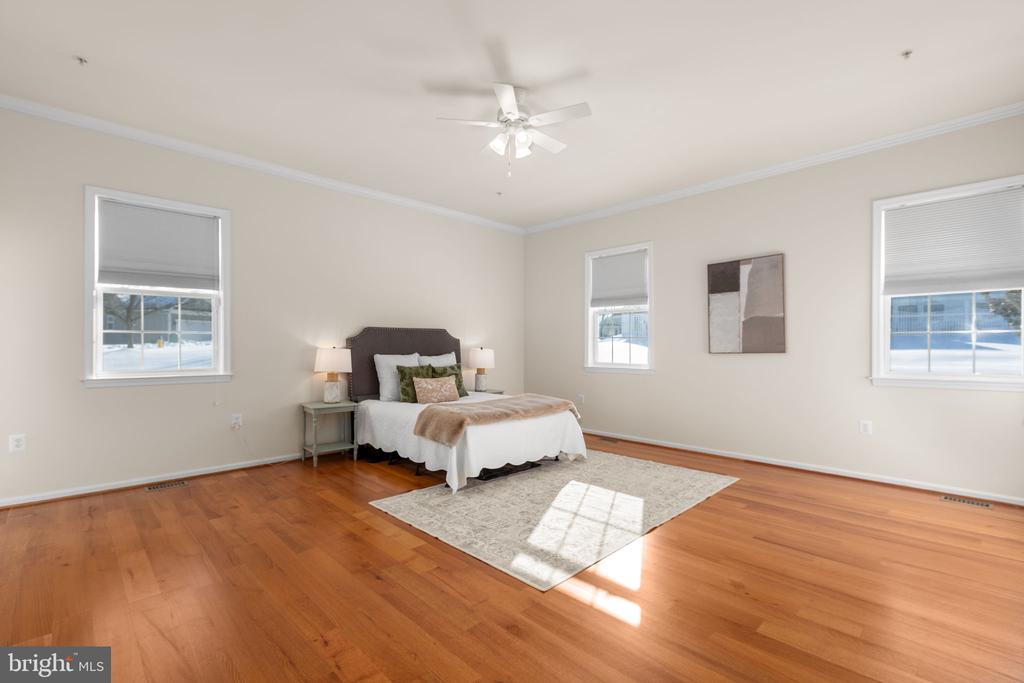 3 CHANTILLY PLACE