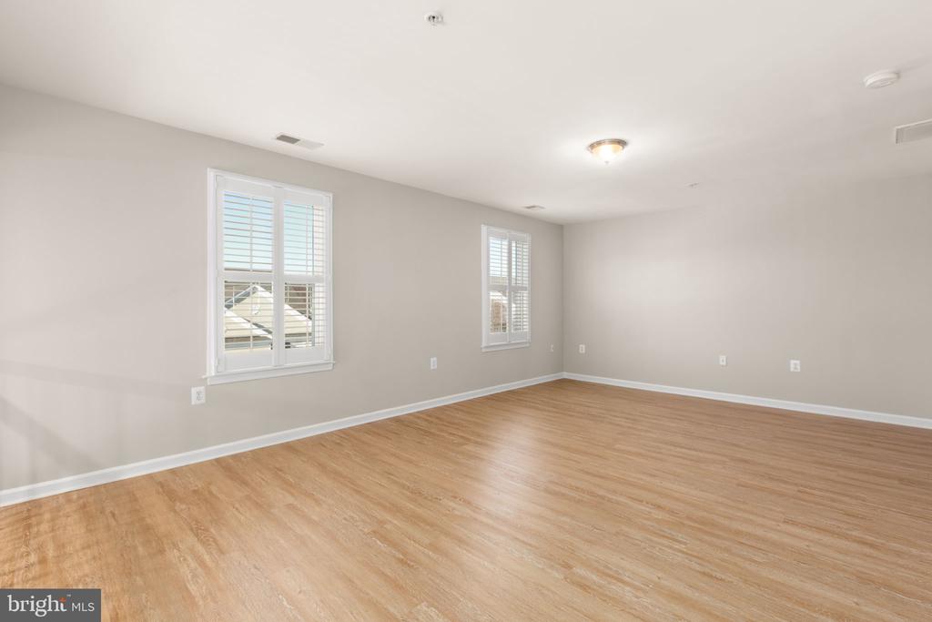 3 CHANTILLY PLACE
