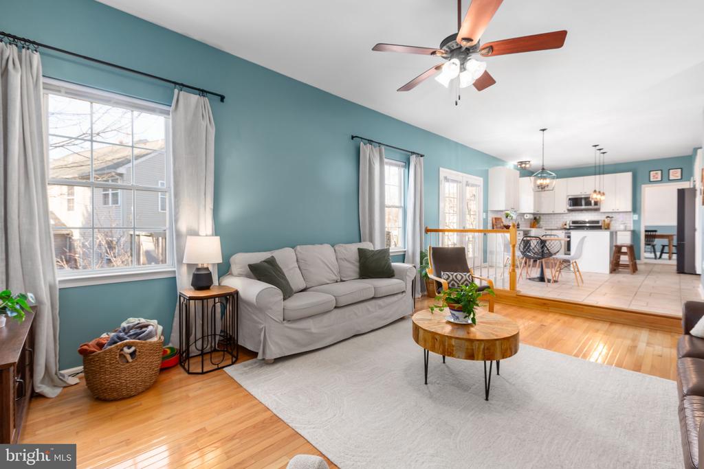 6 SUNSTONE DRIVE