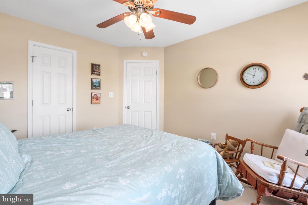 6 SUNSTONE DRIVE