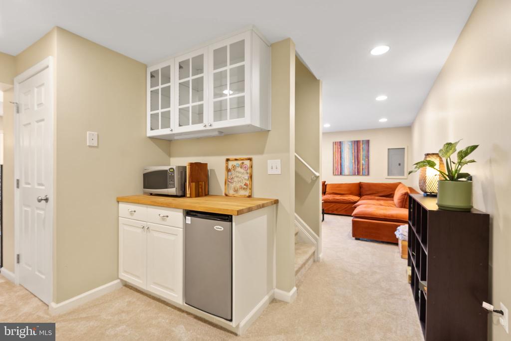 6 SUNSTONE DRIVE