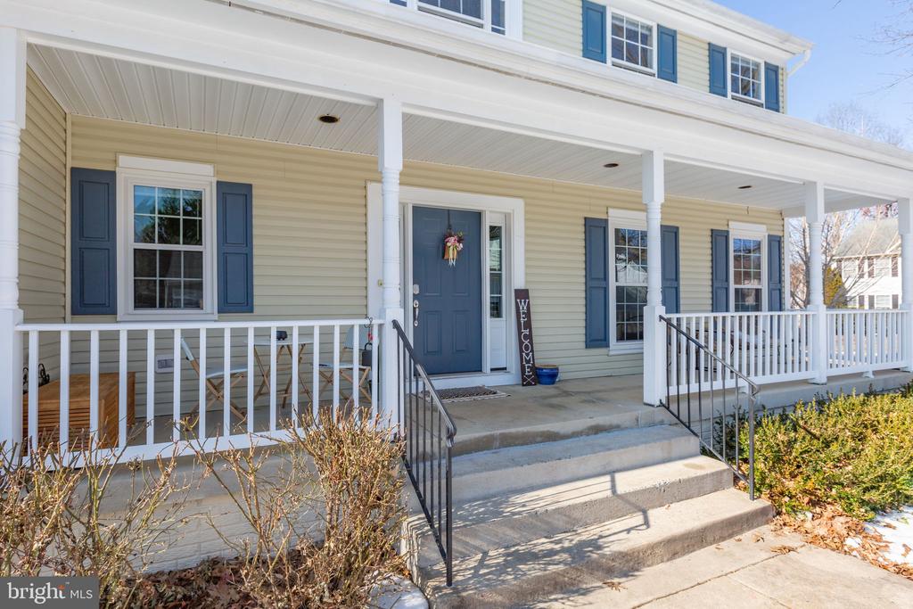 6 SUNSTONE DRIVE