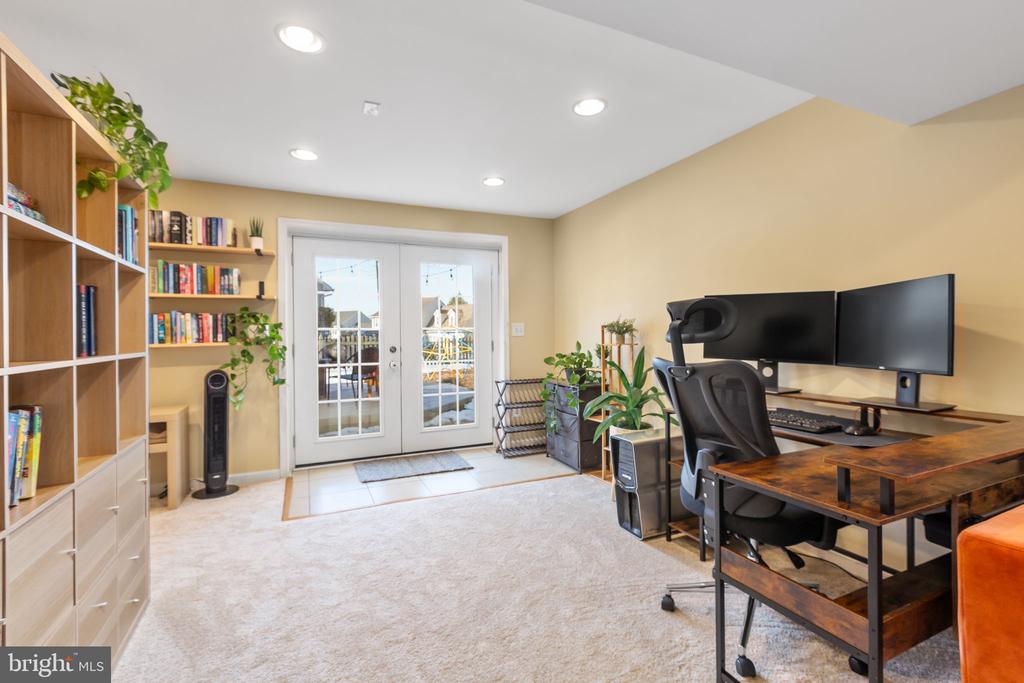 6 SUNSTONE DRIVE