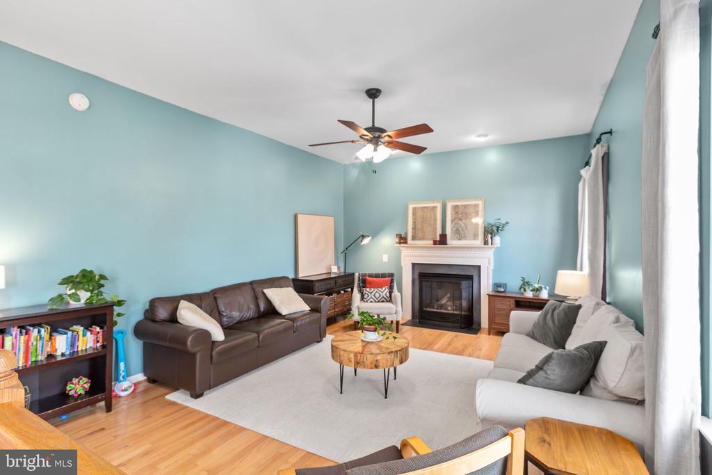 6 SUNSTONE DRIVE