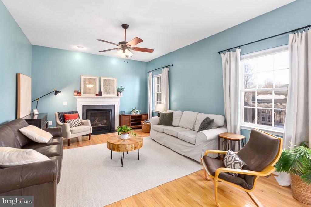 6 SUNSTONE DRIVE